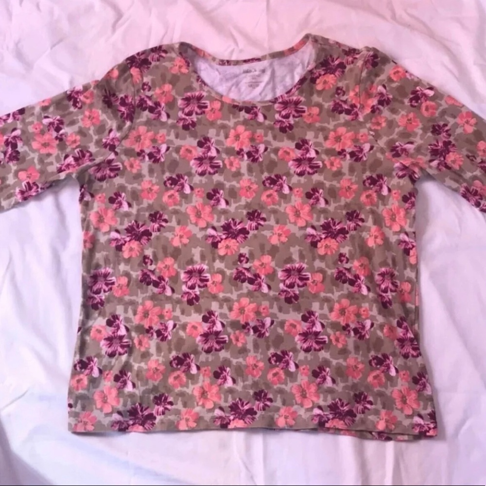 🧸SALE Flower Shirt 🧸 - Picture 4 of 6